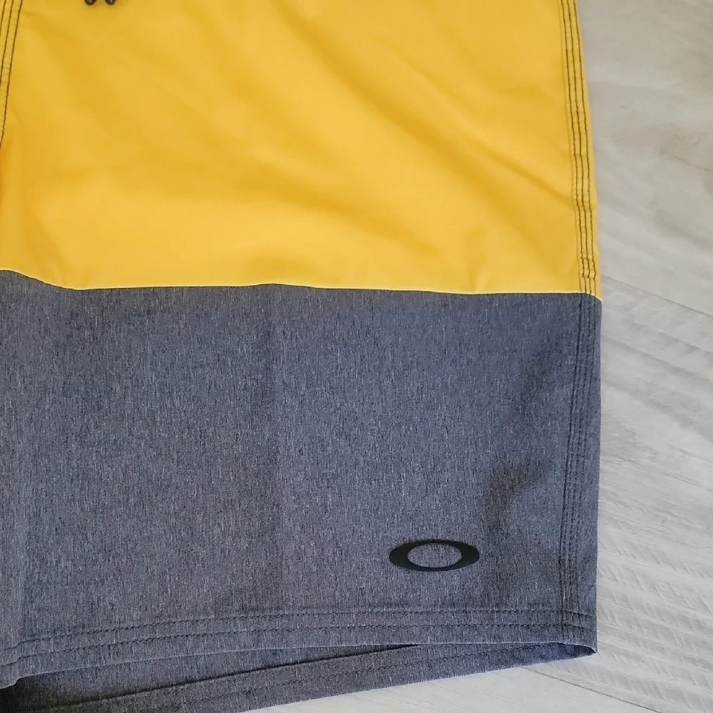 Oakley Men's Yellow and Gray Swim Shorts